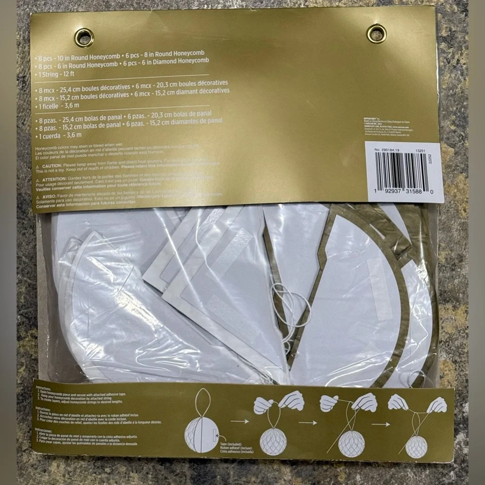 Amscan 1 Kit of 18 Pieces of White and Gold Hanging Decorations NWT
